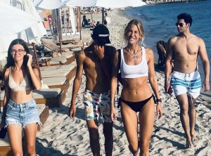 Çağla Şıkel, Çeşme tatili