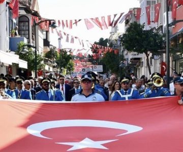 Çeşme'nin 101. Kurtuluş Yıl Dönümü Korteji