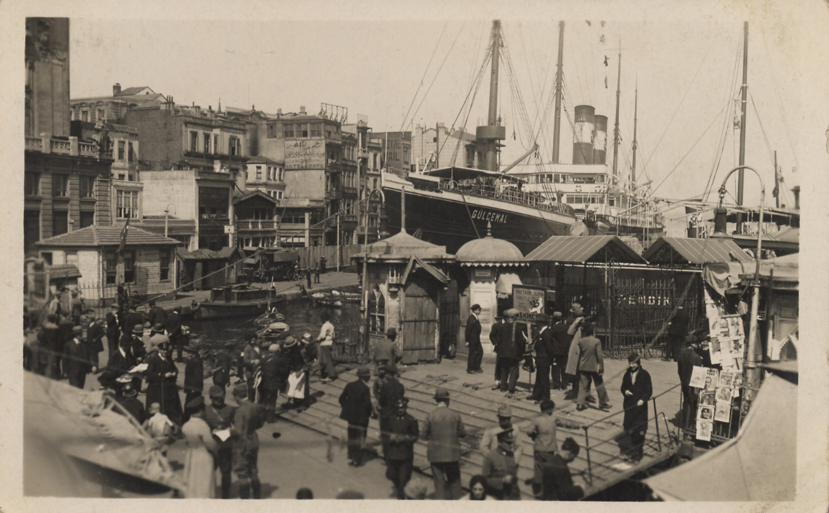 Gülcemal, Karaköy Rıhtımında (1928-1937 arası)